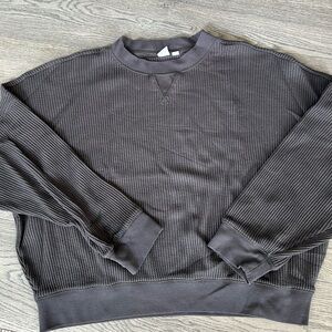 EUC gap waffle crewneck